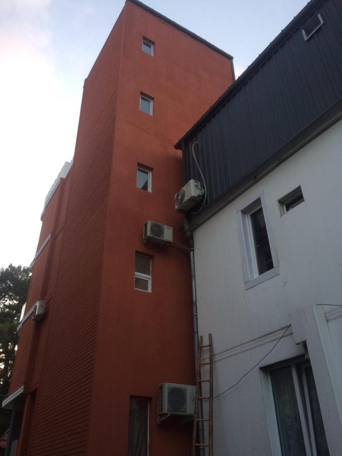 House By The Sea Hotel Kobuleti Bagian luar foto