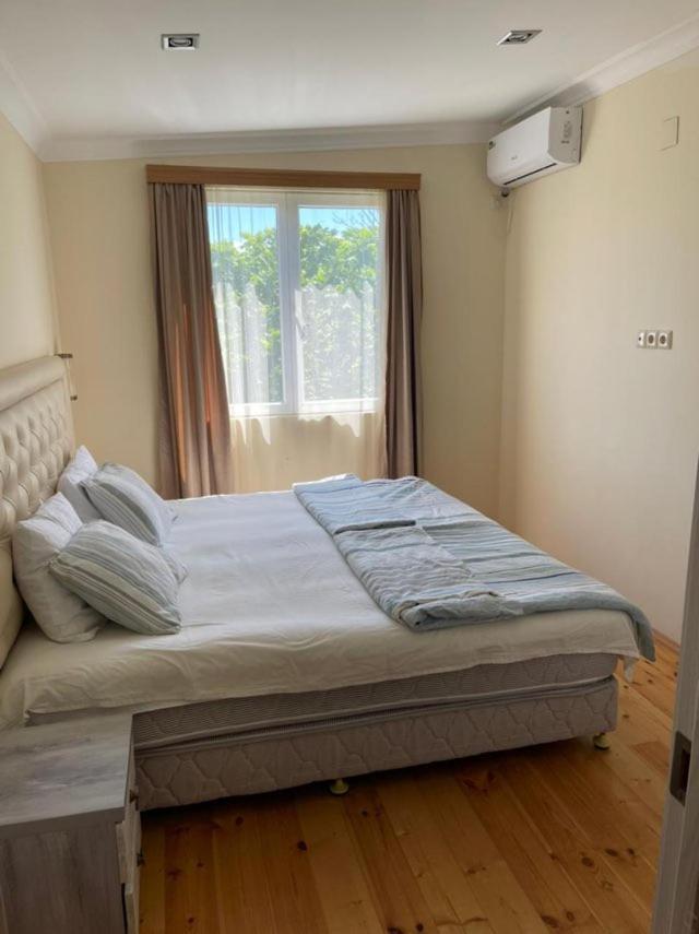 House By The Sea Hotel Kobuleti Bagian luar foto