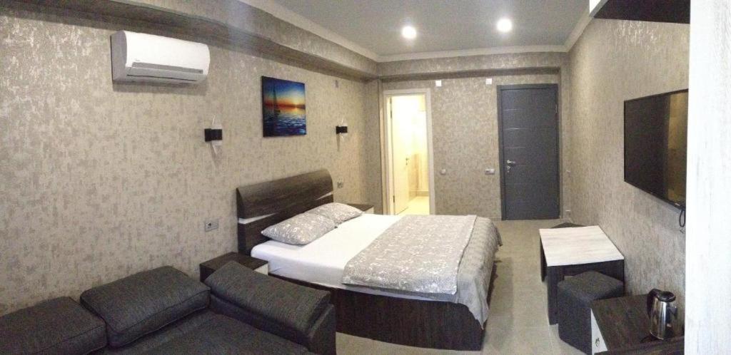 House By The Sea Hotel Kobuleti Bagian luar foto