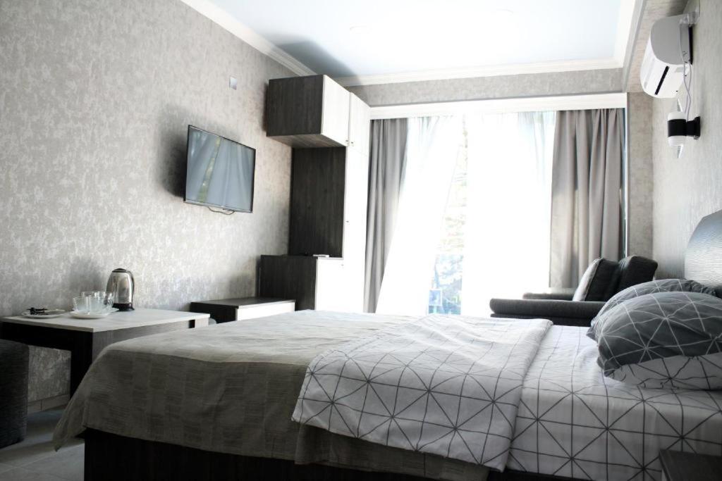 House By The Sea Hotel Kobuleti Bagian luar foto