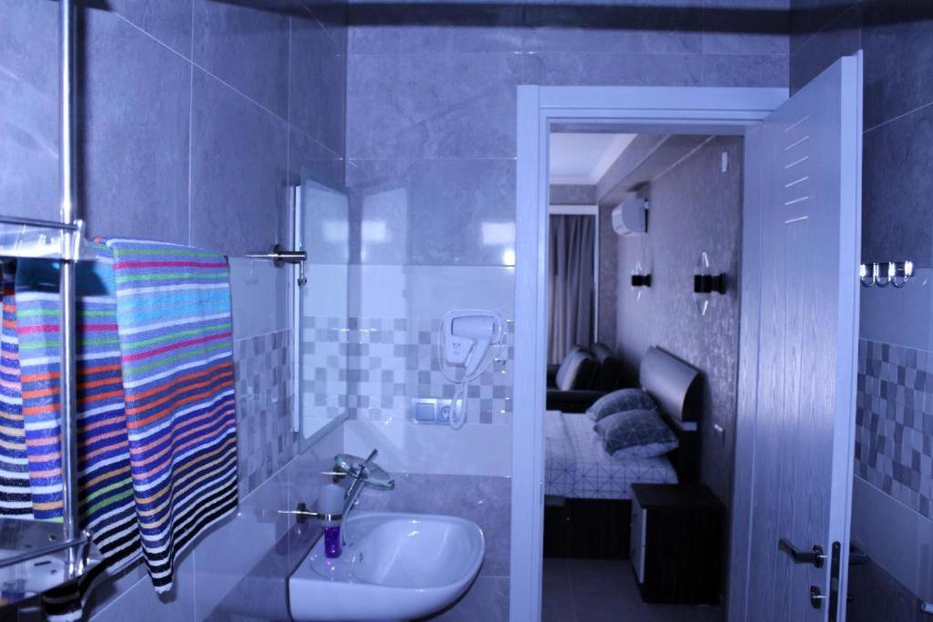 House By The Sea Hotel Kobuleti Bagian luar foto