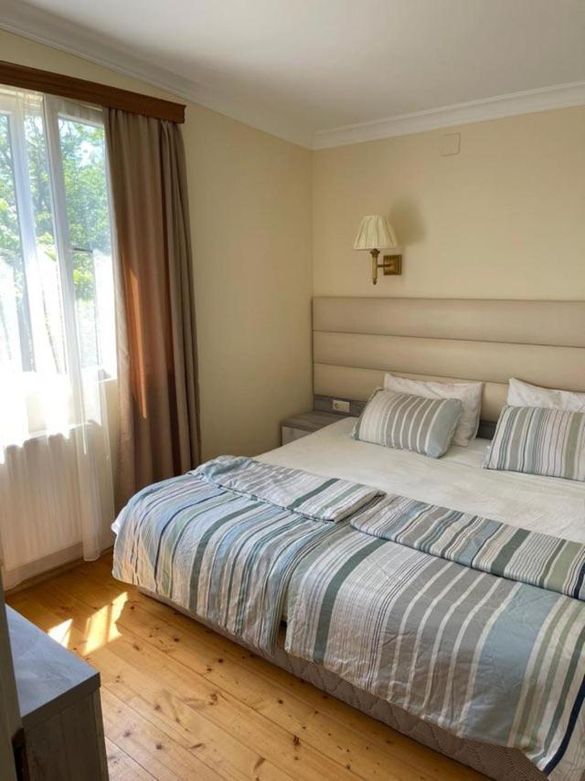 House By The Sea Hotel Kobuleti Bagian luar foto